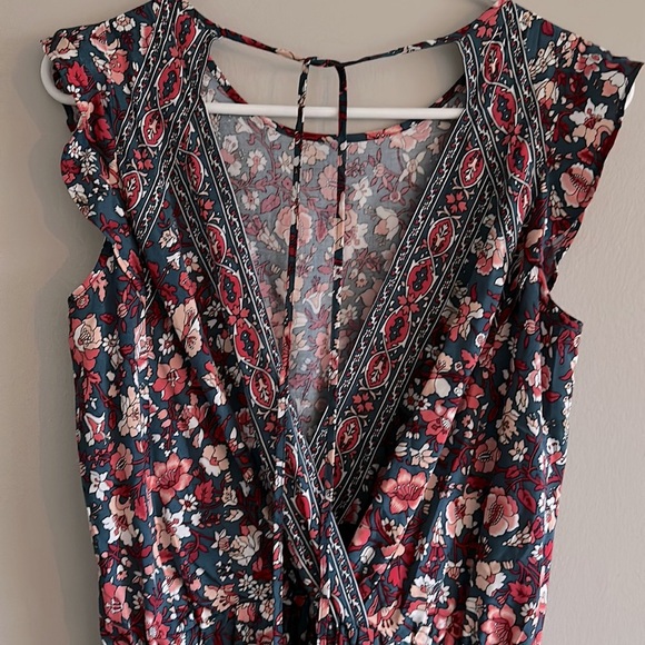 Multi floral flutter sleeve romper - Picture 10 of 11